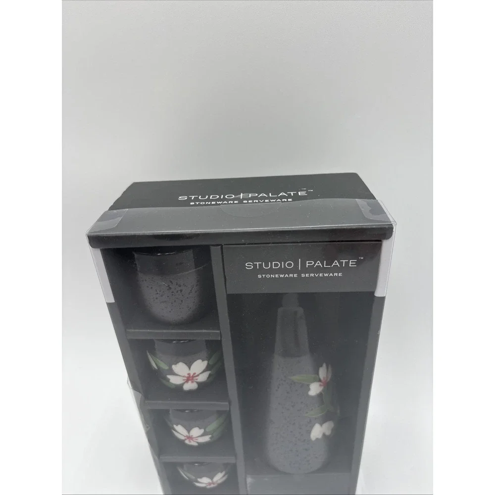 Studio Palate Stoneware Serveware‎ 5 Piece Sake Set 1 Bottle 4 Cups Gray Flower